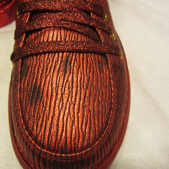 SULLIVAN 24 BY JUMP, NY, COLLECTIBLE RED & GOLD BASKETBALL SNEAKERS - Picture 4 of 16